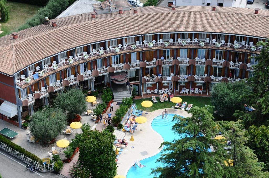Hotel Continental Гарда Екстериор снимка