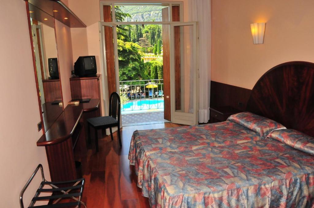 Hotel Continental Гарда Екстериор снимка