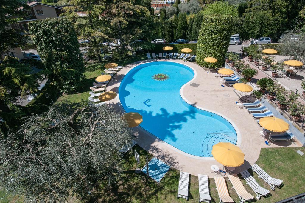 Hotel Continental Гарда Екстериор снимка